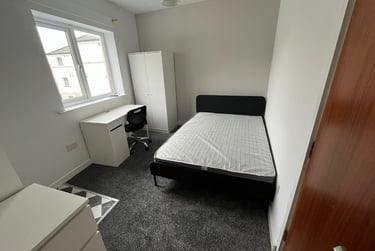 2 bed flat, Gilwell Street,, City Centre, Plymouth, PL48BU - Image 2